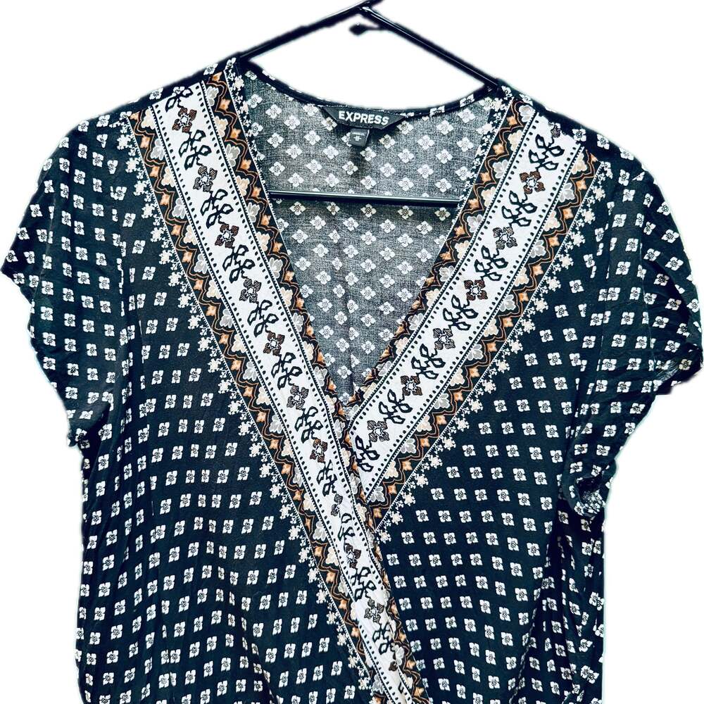 Express Black & White Floral Geometric High-Low Faux Wrap Blouse, Size M